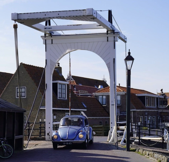 Brug hindeloopen met auto
