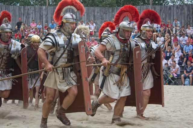 Soldaten tijdens een demonstratie in Archeon