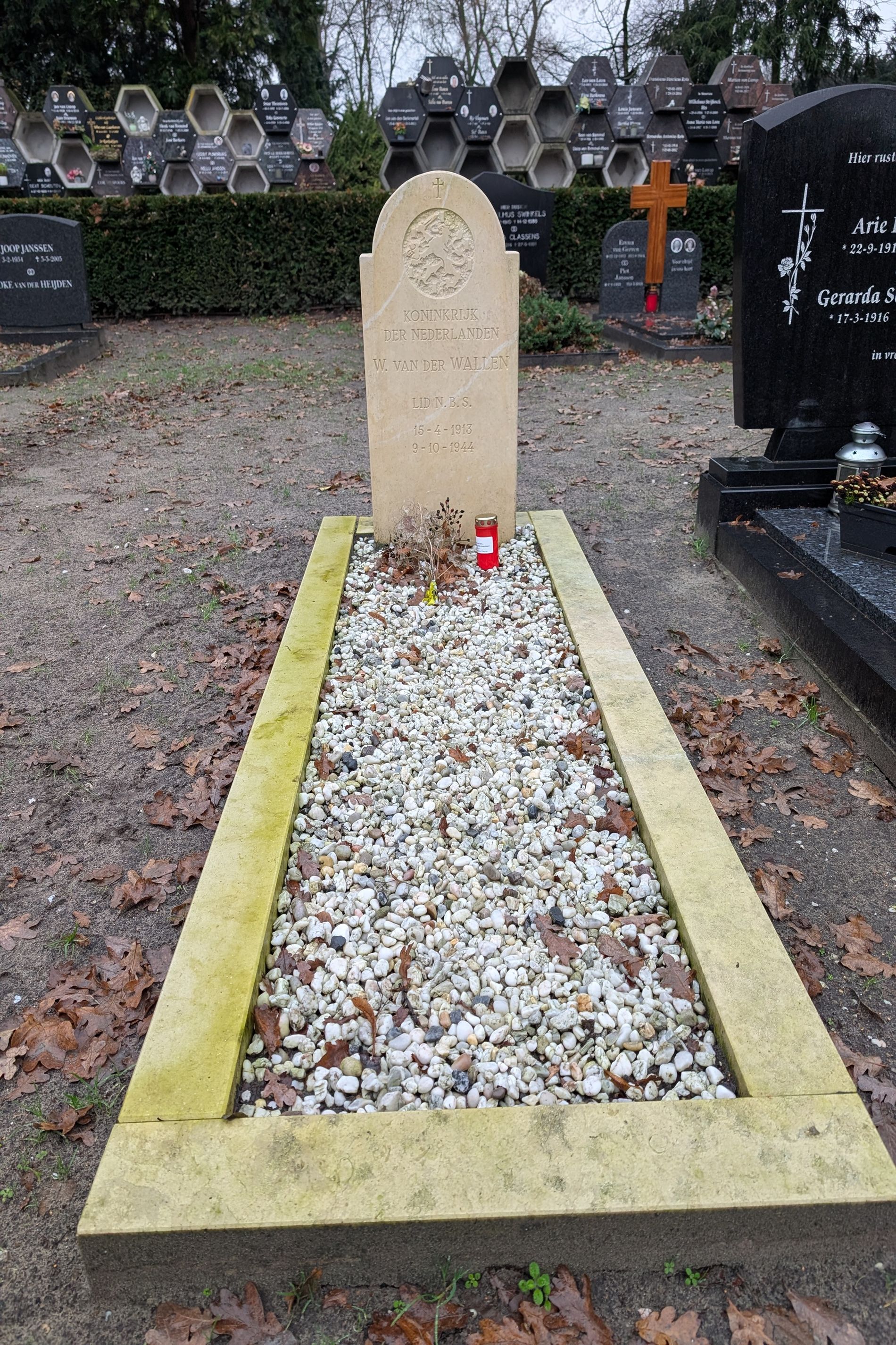 Veteranen - Lichtjes Kerstavond Liessel Oorlogsgraven
