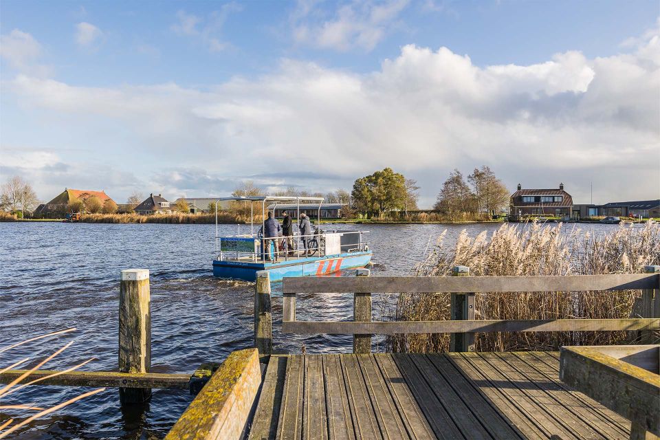 Fietspontje bij Workum in het najaar