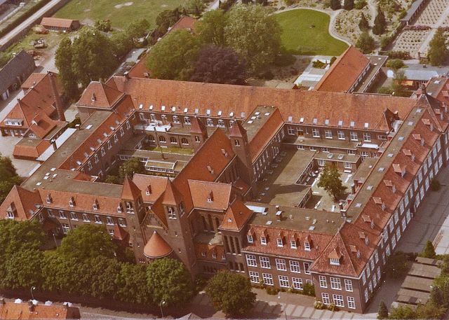 luchtopname van het complex van Klooster Nazareth