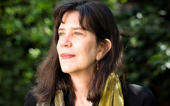 Portretfoto van Julie Phillips. Foto gemaakt door Chris van Houts