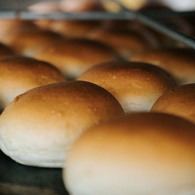 Lekkernijen bij bakkerij Wolfert in Den Bommel