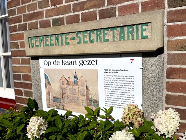 Informatiebord bij het Beemster postkantoor