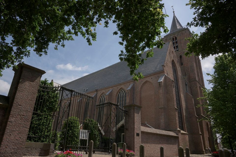 Buitenaanzicht van de Grote kerk van Edam