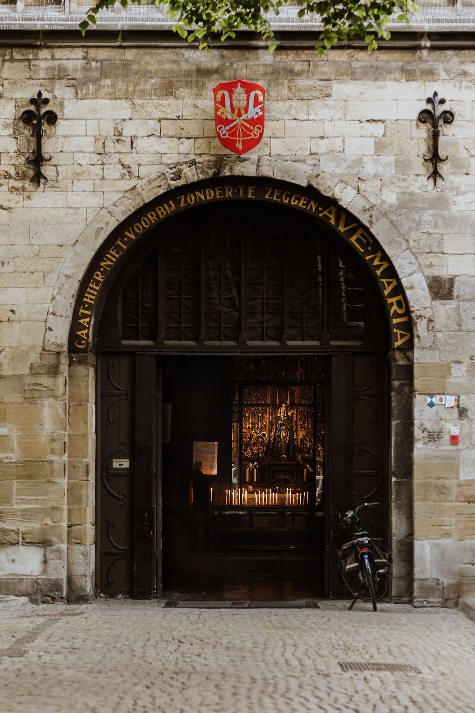 Onze Lievevrouwekerk ingang deur