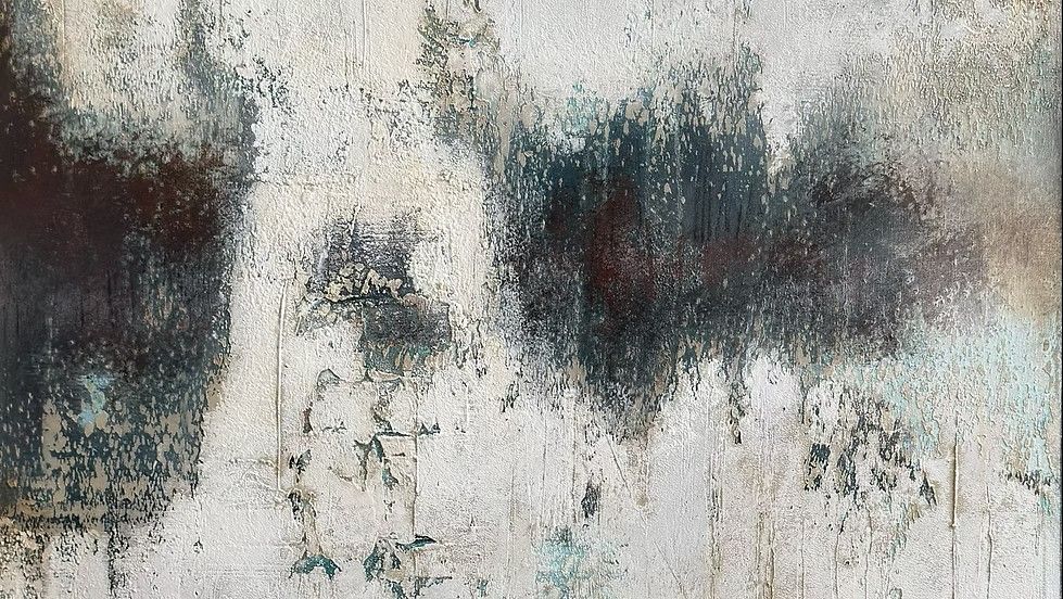 Abstract schilderij in grijze, beige en witte kleuren.