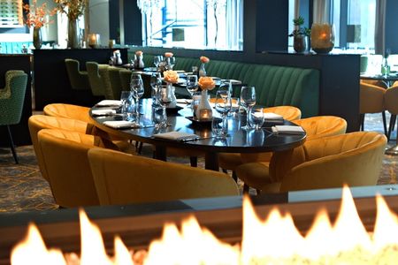 Eettafels bij restaurant Van der Valk