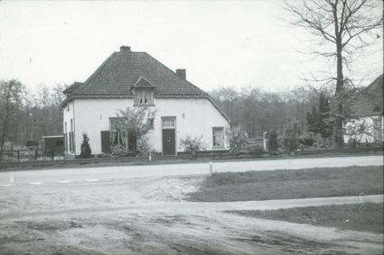 Het huis van boswachter Ruiter aan de Rijksweg 24 (N224), door luitenant Sims gebruikt als observatiepost tijdens zijn ‘incredible patrol’.