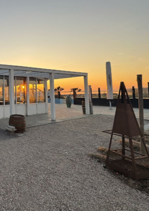 Strand met zonsondergang