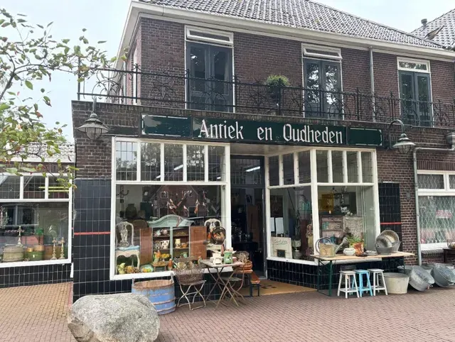 Laden Carlotte in Norg