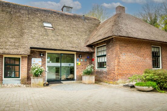 rolstoeltoegankelijk hotel brede schuifdeuren entree gelijkvloers