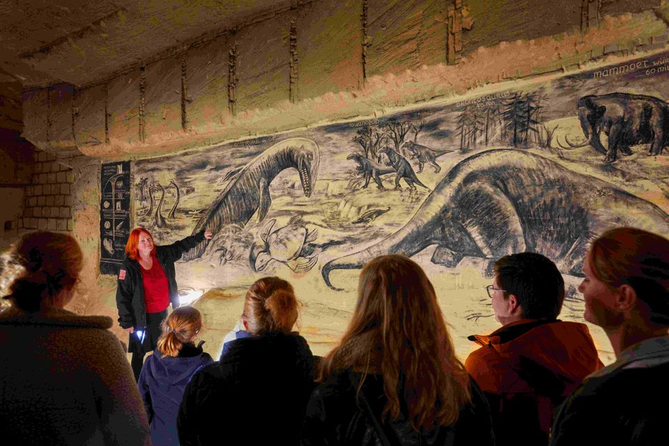 Grotten Noord rondleiding muurschildering uitleg groep
