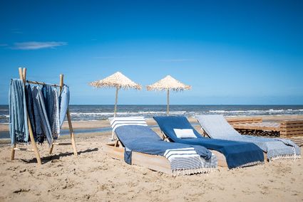 No more towel annoyances with the Loungie