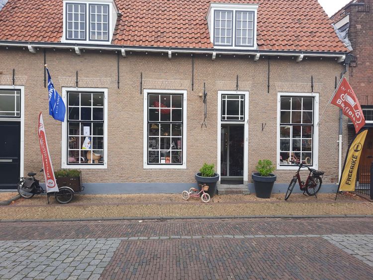 Foto van de winkel van Saarloos Tweewielers.