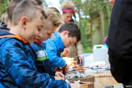 Kinderen aan het knutselen