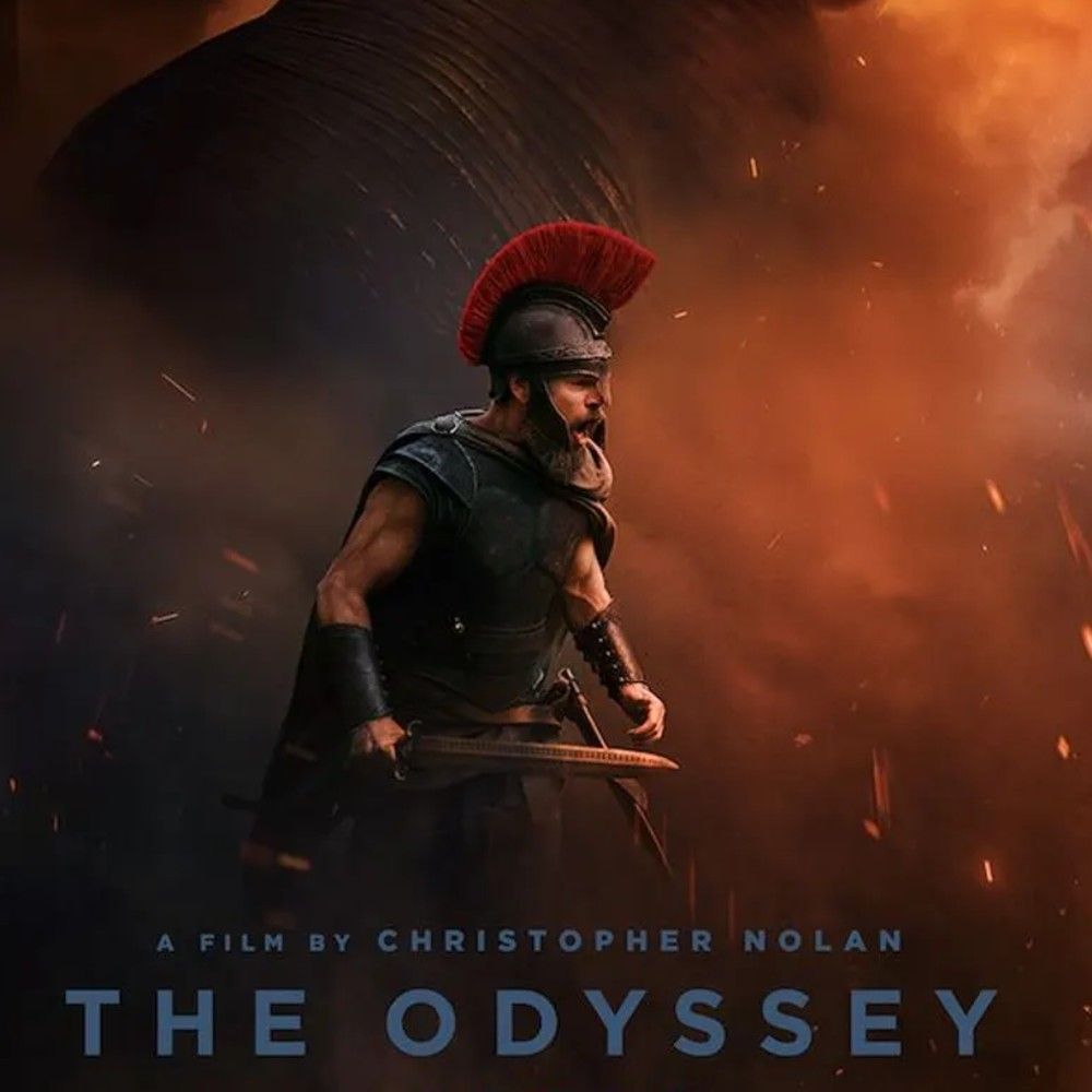 Een strijder in harnas met een helm op, deze helm heeft een rode hanenkam. Hij heeft een zwaard in de hand. De achtergrond is oranje-rood.