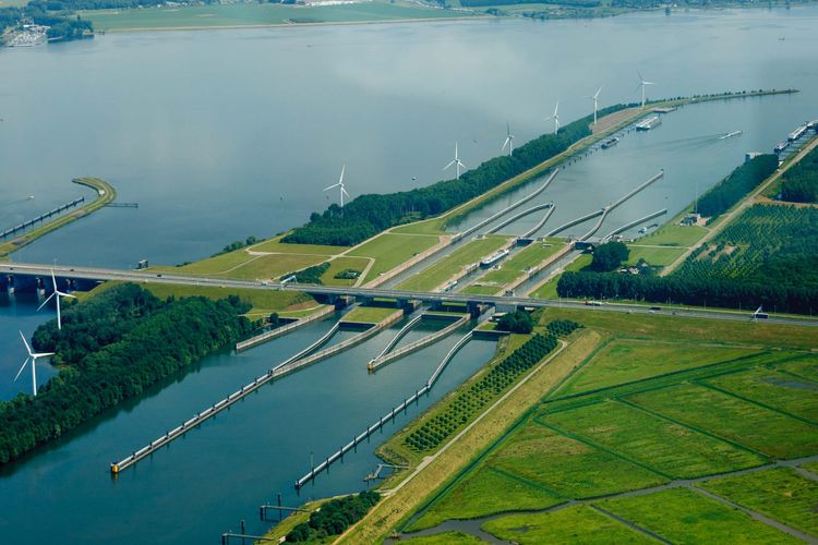 Volkeraksluizen Willemstad