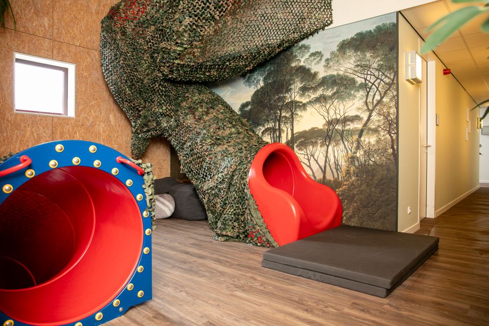 Inpandige glijbaan van 2 verdiepingen