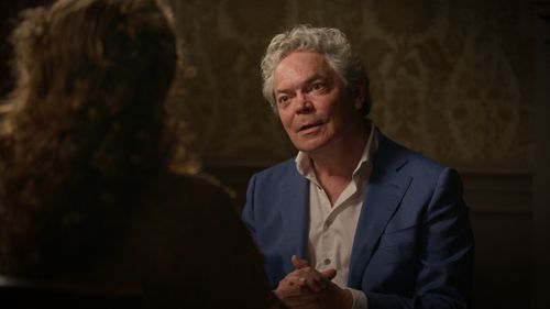 Twee mensen die met elkaar aan het praten zijn