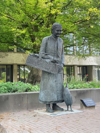 Beeld van de bekende marktkoopvrouw