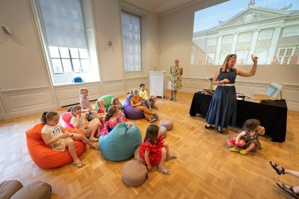 Kinderen in Museum De Lakenhal tijdens de zomervakantie