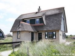 vakantiehuis voor 10 personen in de duinen bij het strand