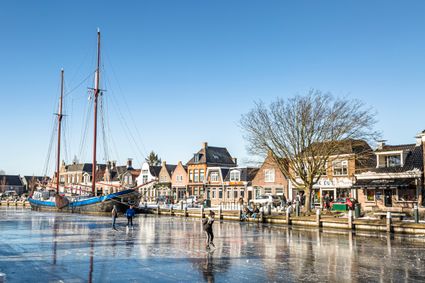 Schaatsen in het centrum van Lemmer