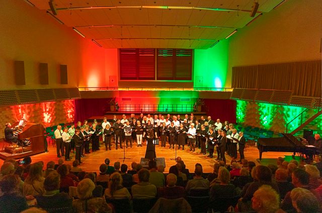 Pierre Palla Concertorgel geflankeerd door de koren