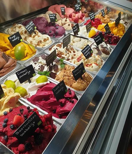 Vitrine vol ijs van Sonneclaer