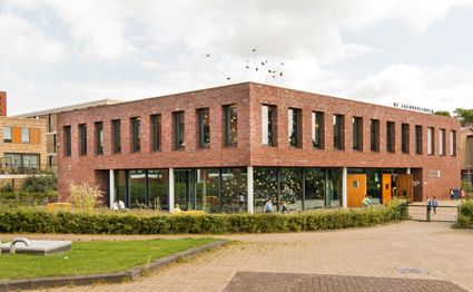 Foto van de school De Jacobsvlinder aan de Schoutenhoek in de wijk Palenstein