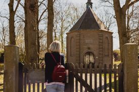 Door Nuenen met een gids wandelen