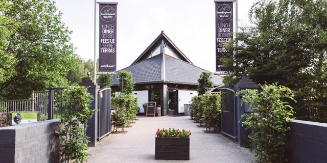 De entree van het restaurant
