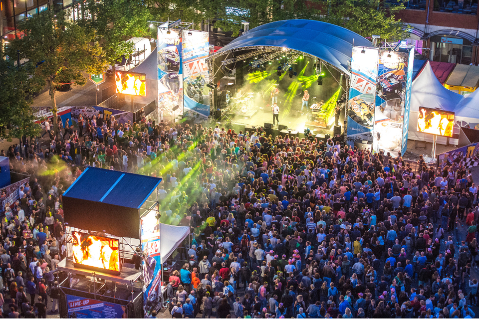 Een optreden tijdens het TT Festival in Assen.