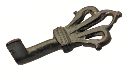 Romeinse sleutel, gevonden in 2005 Steendert (Verhelst & Schurmans 2005, 40).