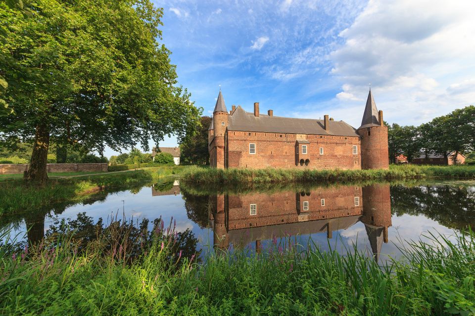Kasteel Hernen, Macht en Pracht