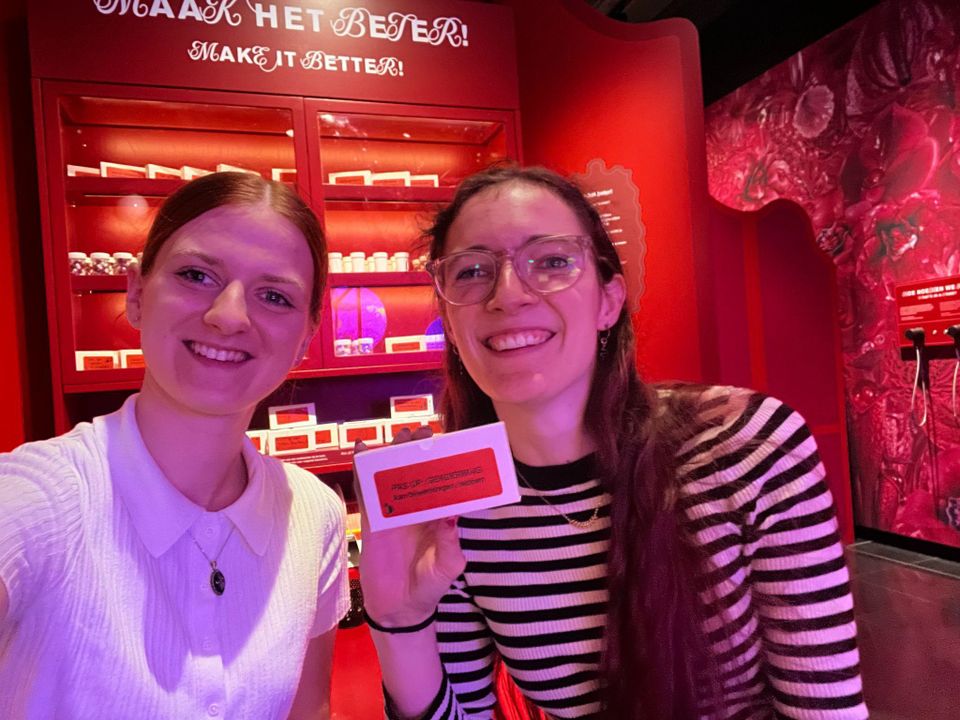 Leden van A.S.V. Prometheus bezoeken tentoonstelling Ongezien in Rijksmuseum Boerhaave