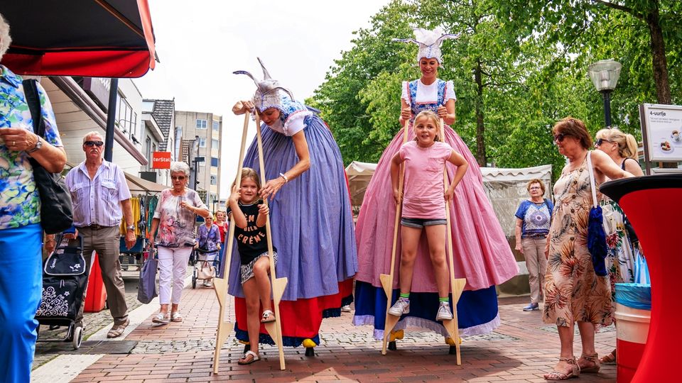 Wol & Knus markt met hollands straattheater