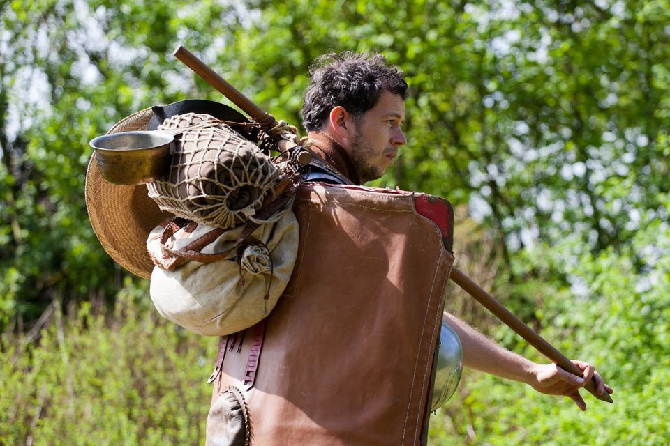 Foto van een soldaat met marsbepakking.