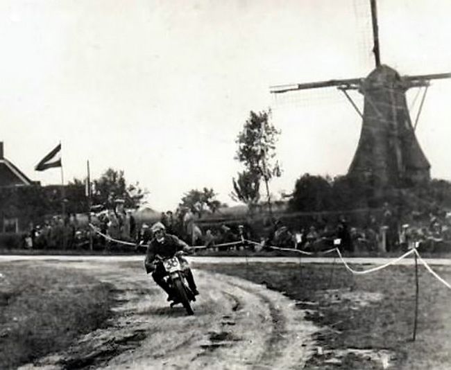 mooie-actie-foto-bij-de-molen-in-rolde_77508935.jpg