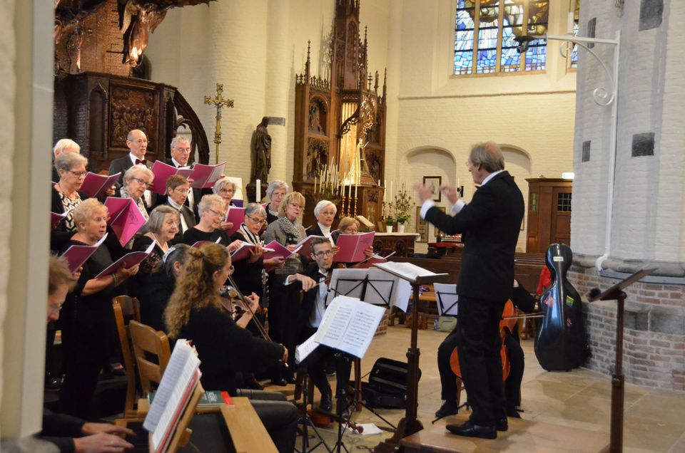 het Oirschots Gemengd Koor in de Sint-Petrusbasiliek