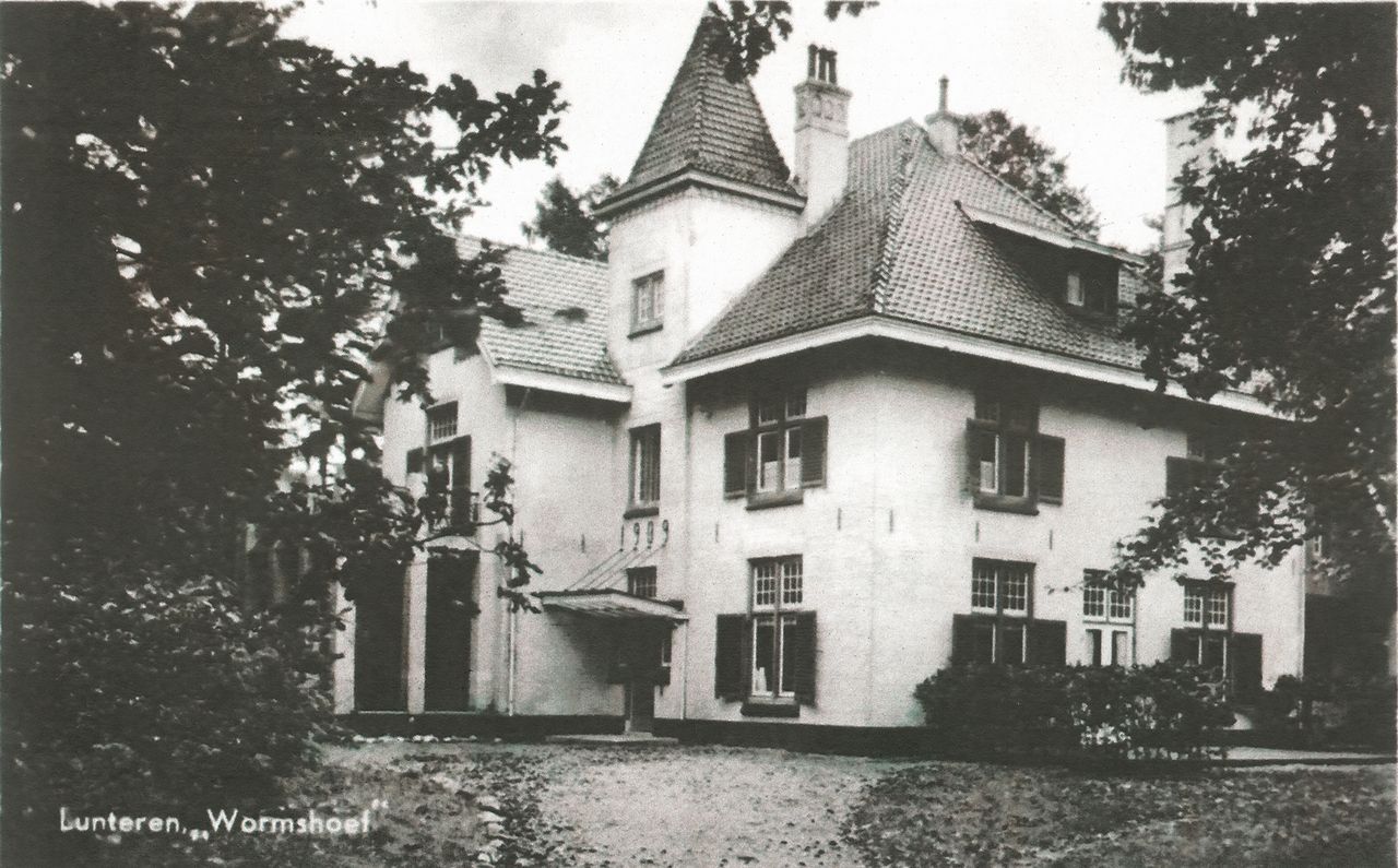 Historische foto van gebouw De Wormshoef