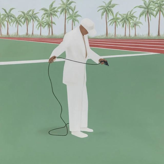 Een stijlvolle en verstilde kunstscene waarin een man in een strak wit pak geconcentreerd de startlijn van een sportveld controleert. De zachte kleuren, strakke lijnen en tropische palmen op de achtergrond geven het werk een dromerige sfeer. Een intrigerend samenspel tussen sport, precisie en esthetiek.
