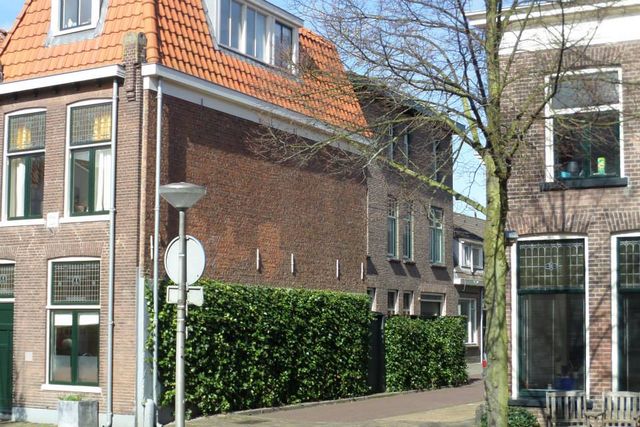 Het gebouw van de B&B in de Van Slingelandt gelegen in Delft