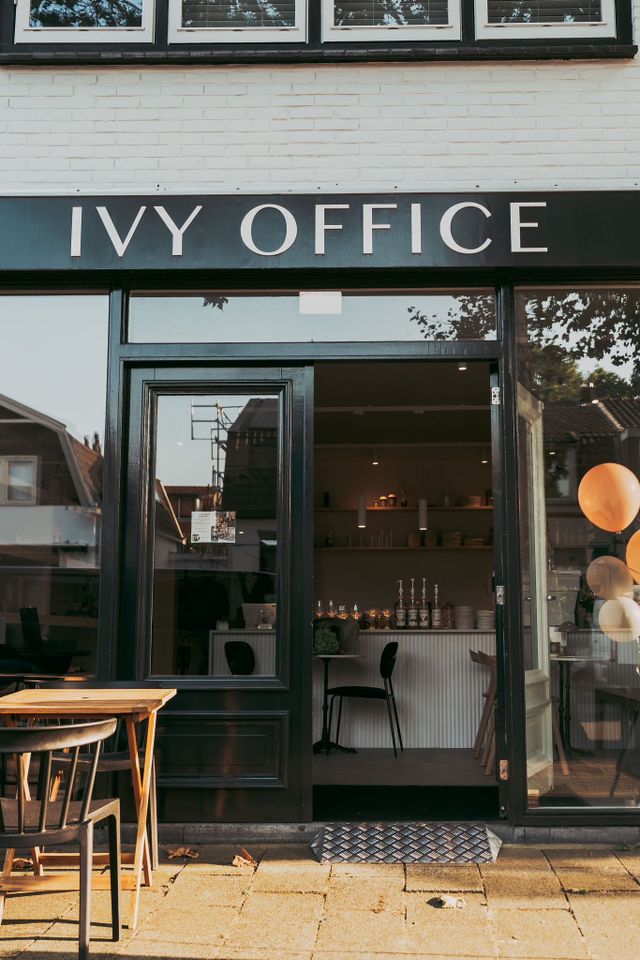voorpui van Ivy Office op de Gijsbrecht van Amstelstraat