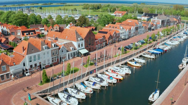 Op-Schouwen-Duiveland-haven-Brouwershaven
