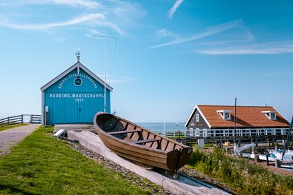 het blauwe reddingshuisje in hindeloopen