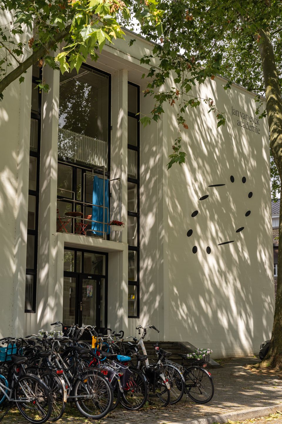 Buitenkant Jan van Eyck Academie in Maastricht