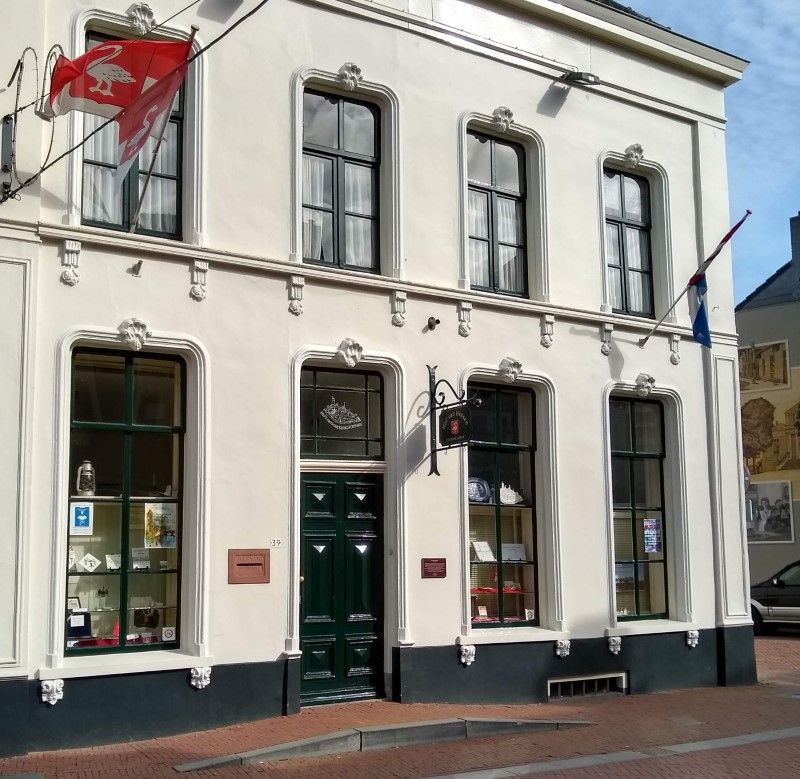 Het vooraanzicht van Museum Hof van Hessen in Huissen