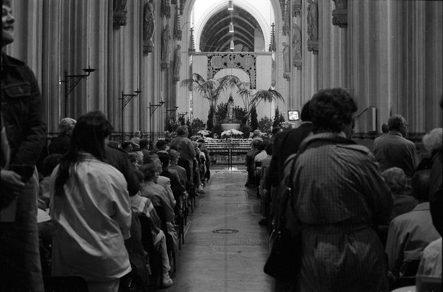 Bezoekers aan de Sint-Jan tijdens de Mariamaand in 1987. 